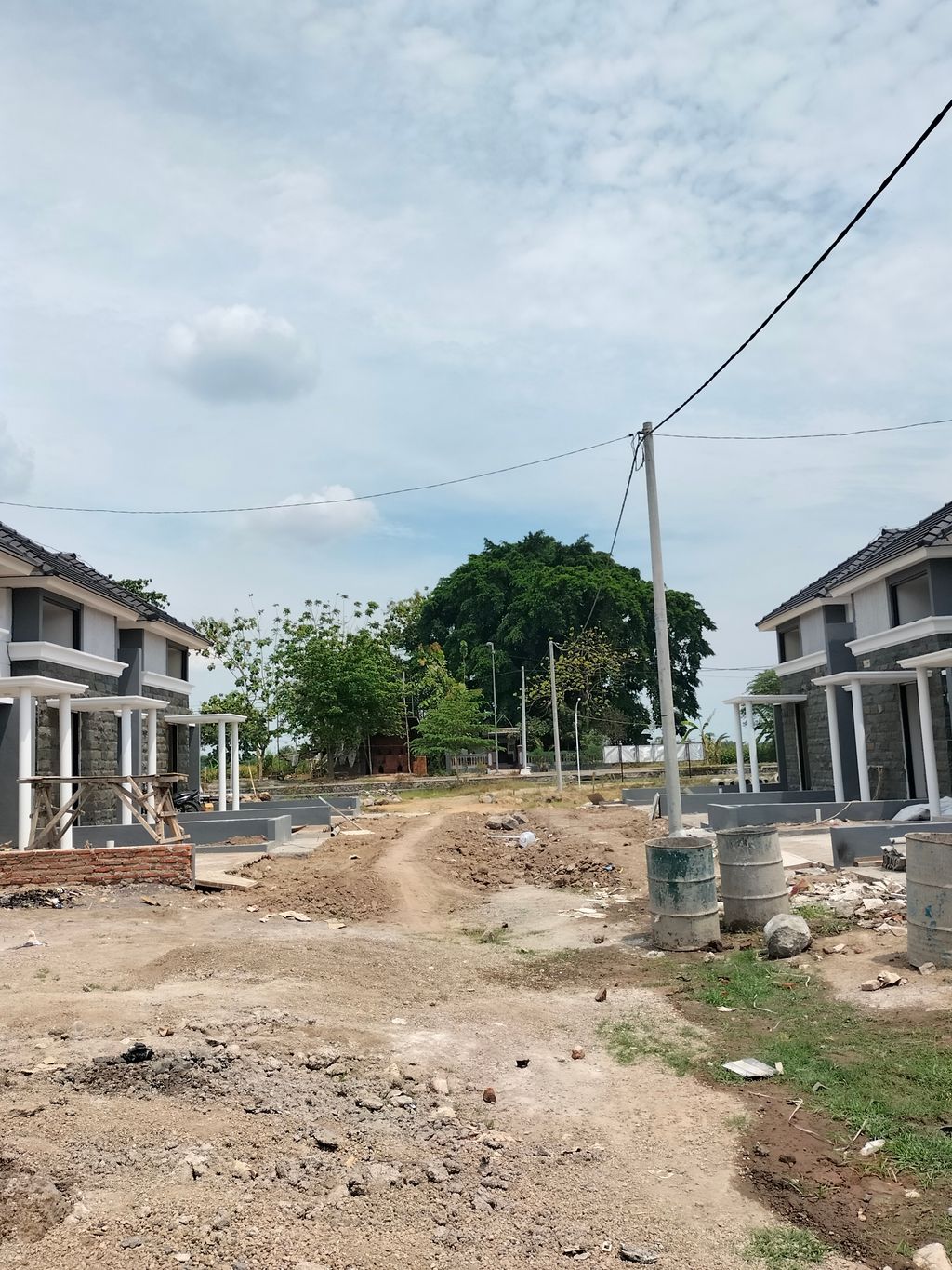 foto posisi tengah perumahan GRAND BANGSAL RESIDENCE TAHAP 2