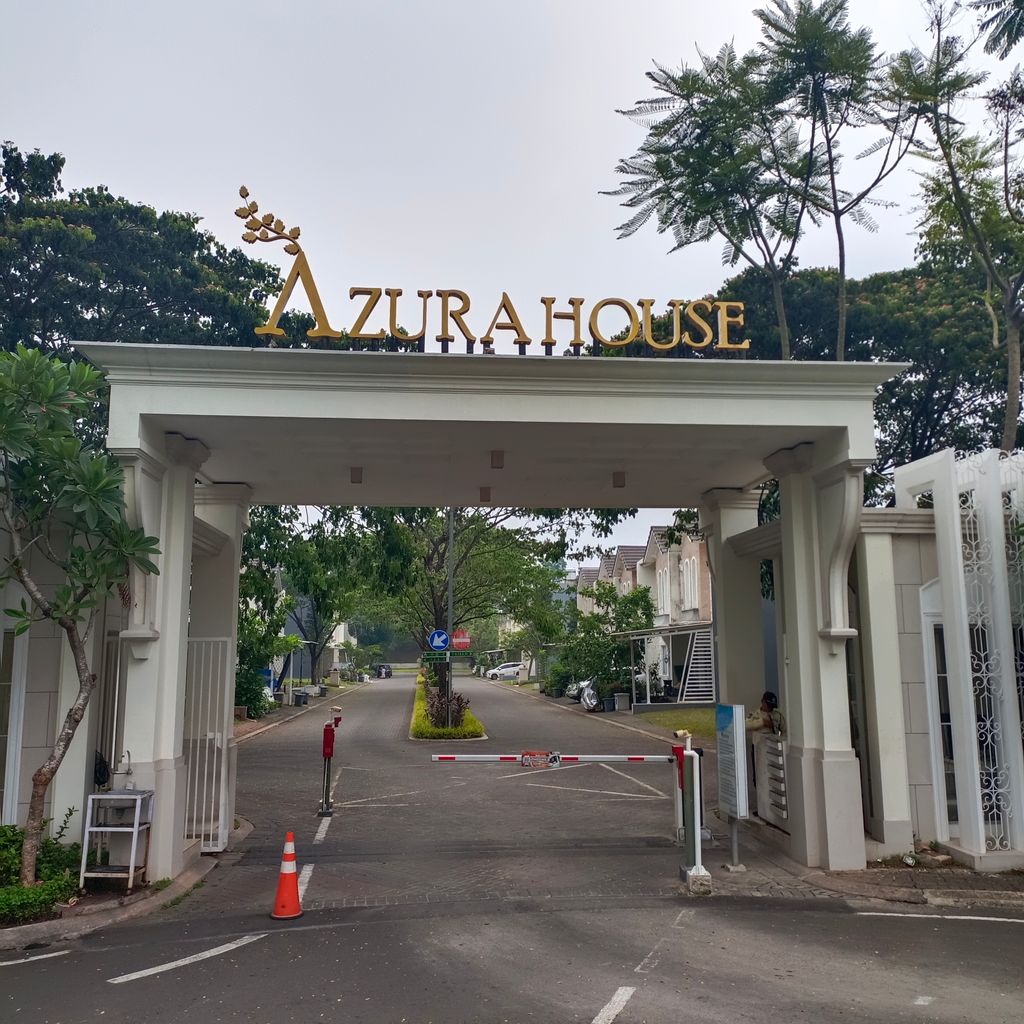foto gerbang perumahan Azura