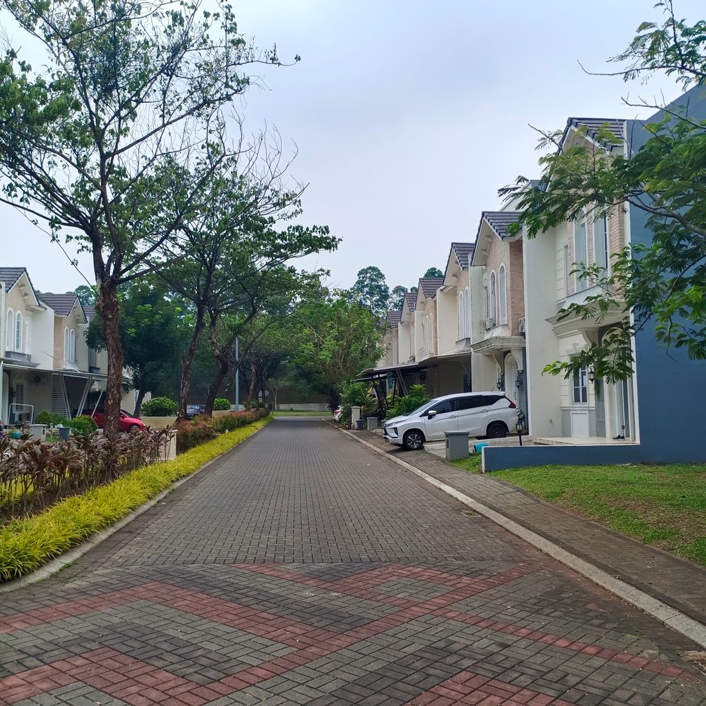 foto posisi tengah perumahan Azura