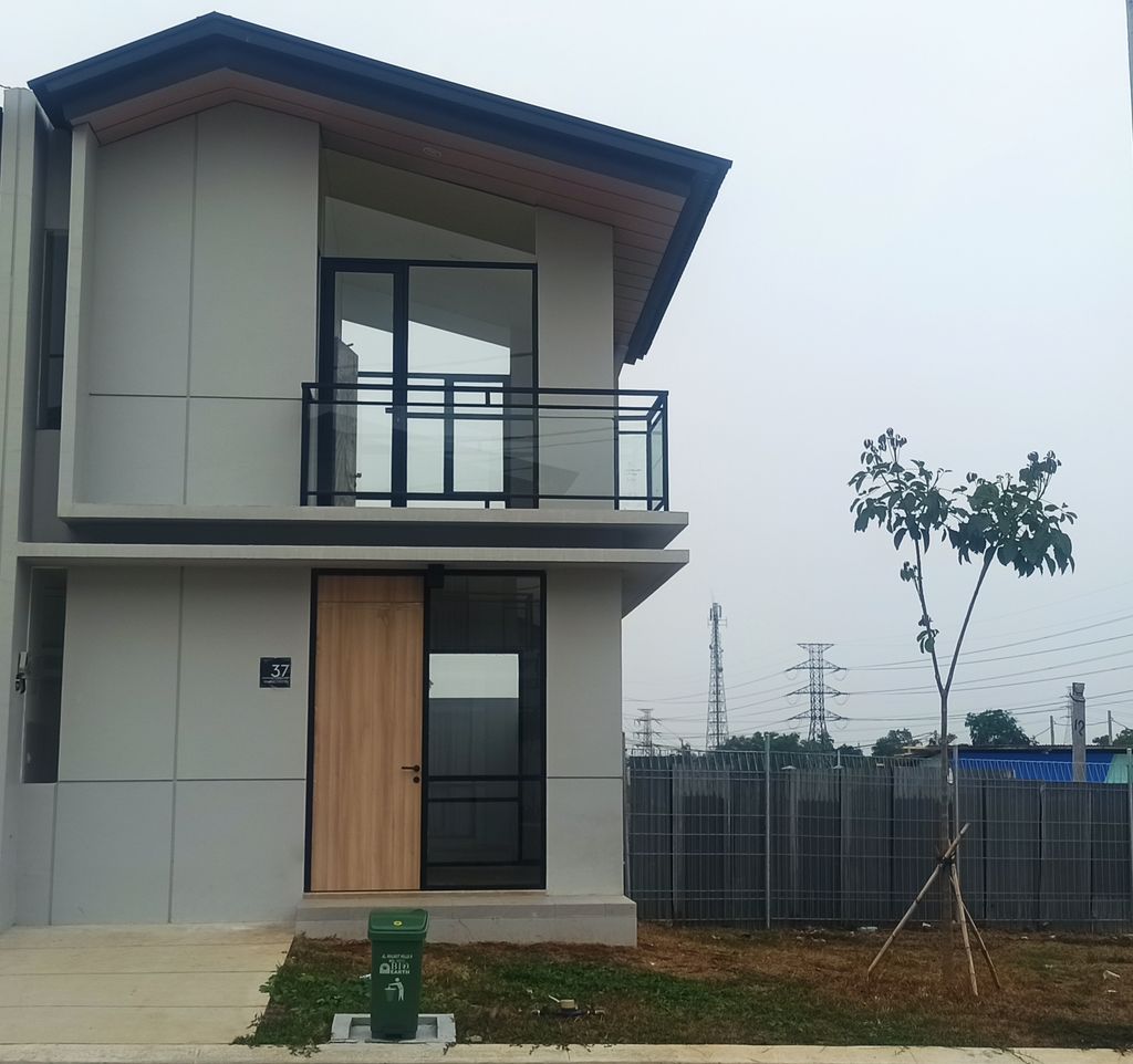 foto tampak rumah tipe 1 (2 Lantai) Balcony (Huk/WH2-037) perumahan Rolling Hills Karawang