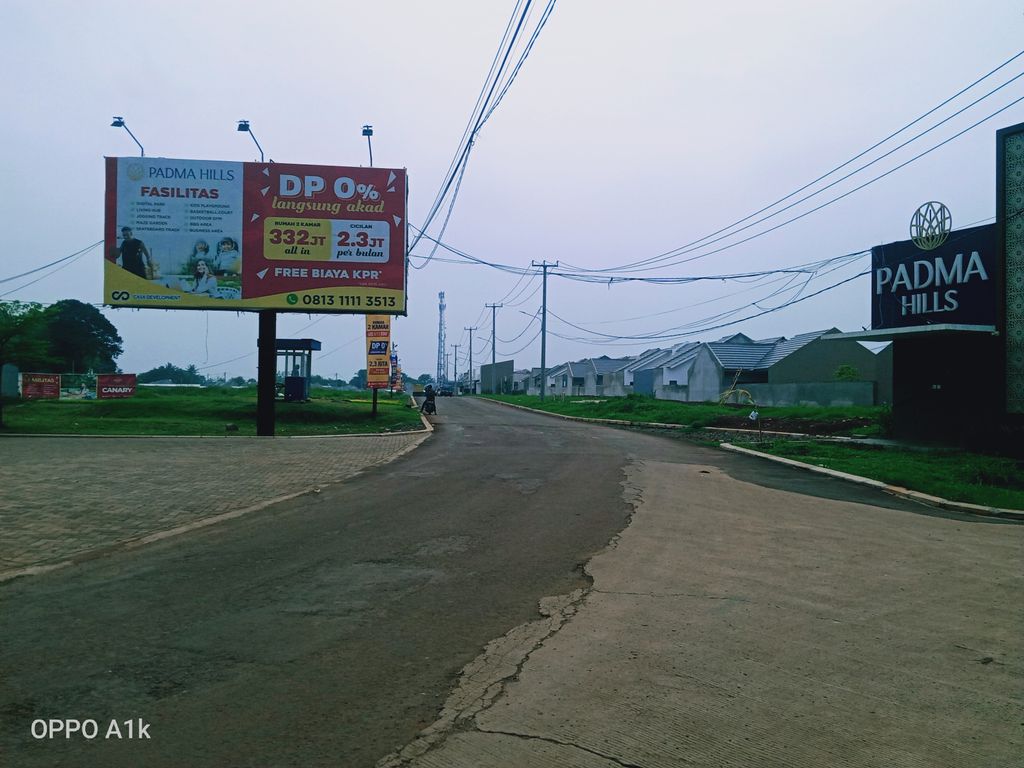 foto gerbang perumahan Padma Hills