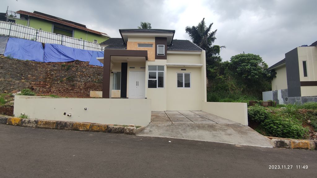 foto contoh rumah perumahan KRISTAL GARDEN RESIDENCES