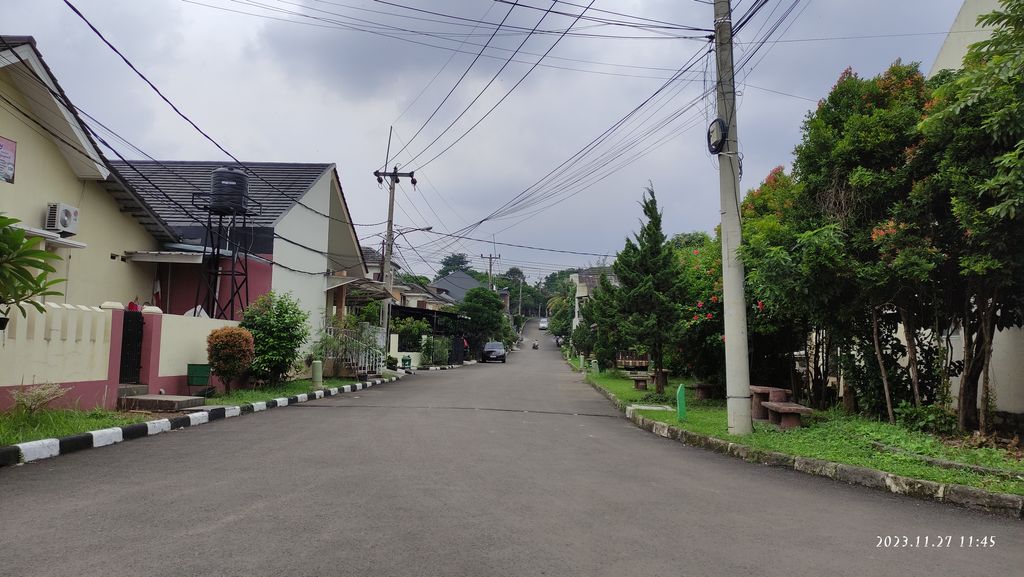 foto posisi tengah perumahan KRISTAL GARDEN RESIDENCES