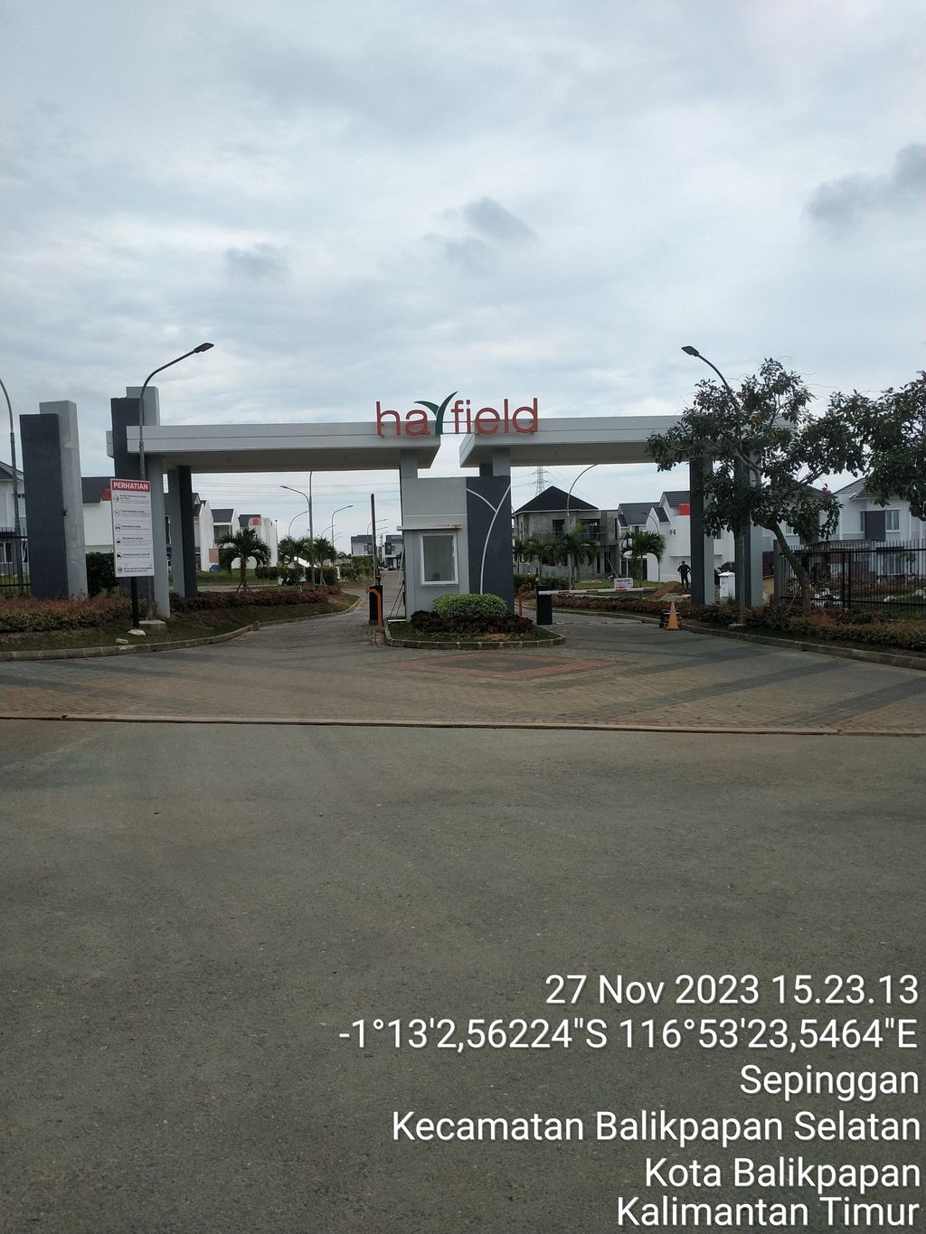 foto gerbang perumahan GRAND CITY BALIKPAPANCLUSTER HAYFIELD TAHAP 2