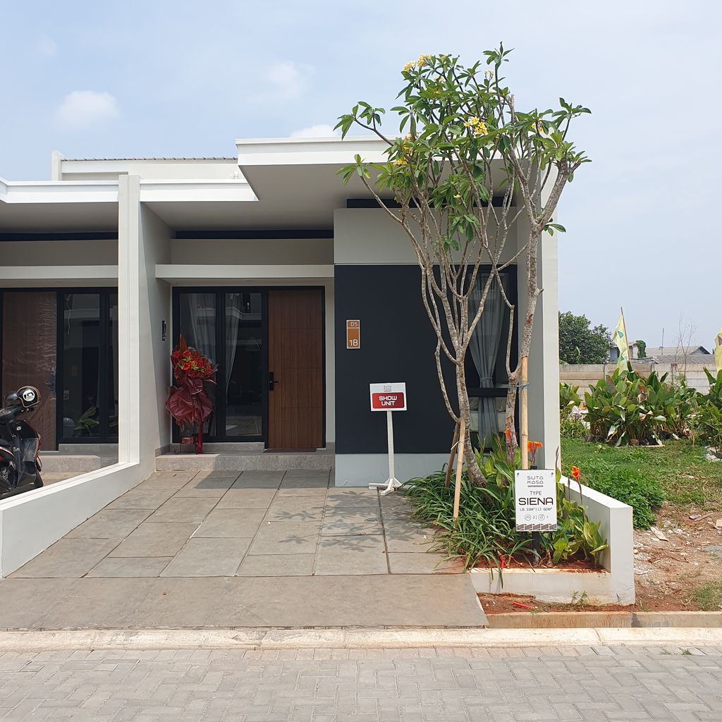 foto tampak rumah tipe SIENA D5 NO. 8 perumahan SUTA KASA