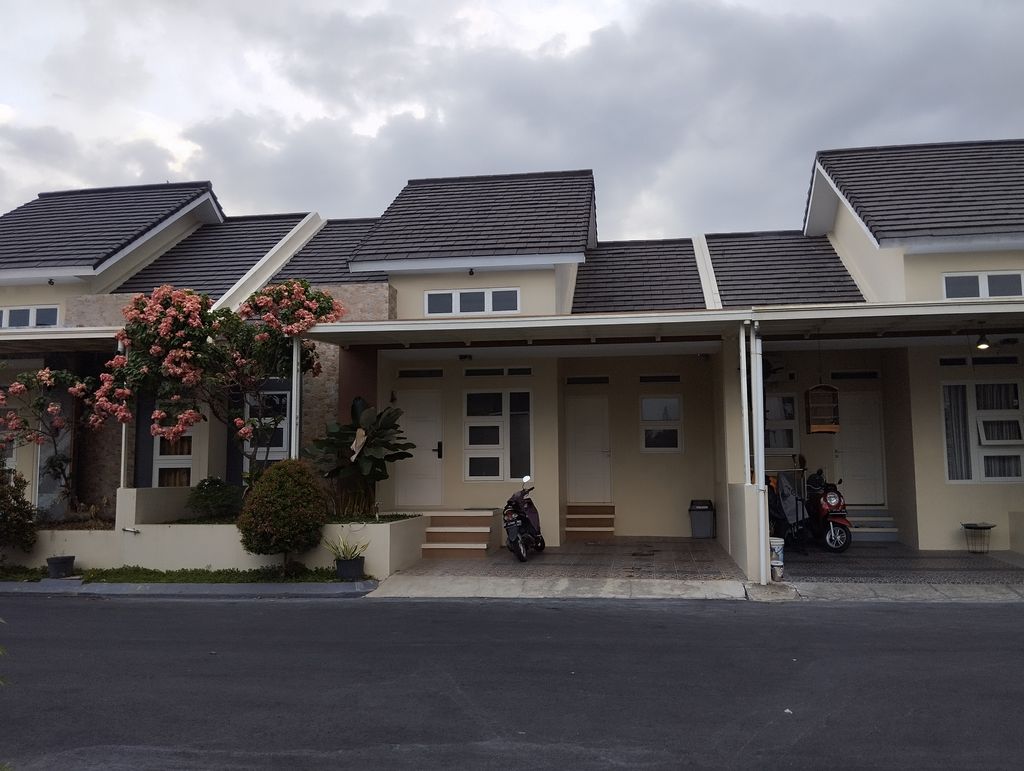 foto contoh rumah perumahan KARISMA MUTIARA RESIDENCE