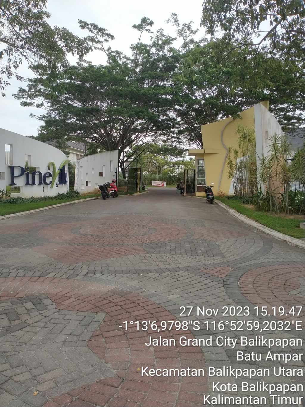 foto gerbang perumahan GRAND CITYBALIKPAPAN CLUSTER PINEVILLE