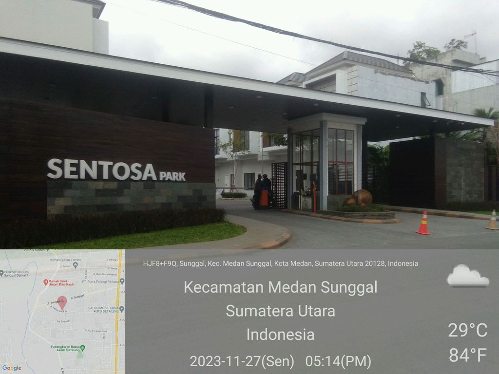 foto gerbang perumahan Sentosa Park