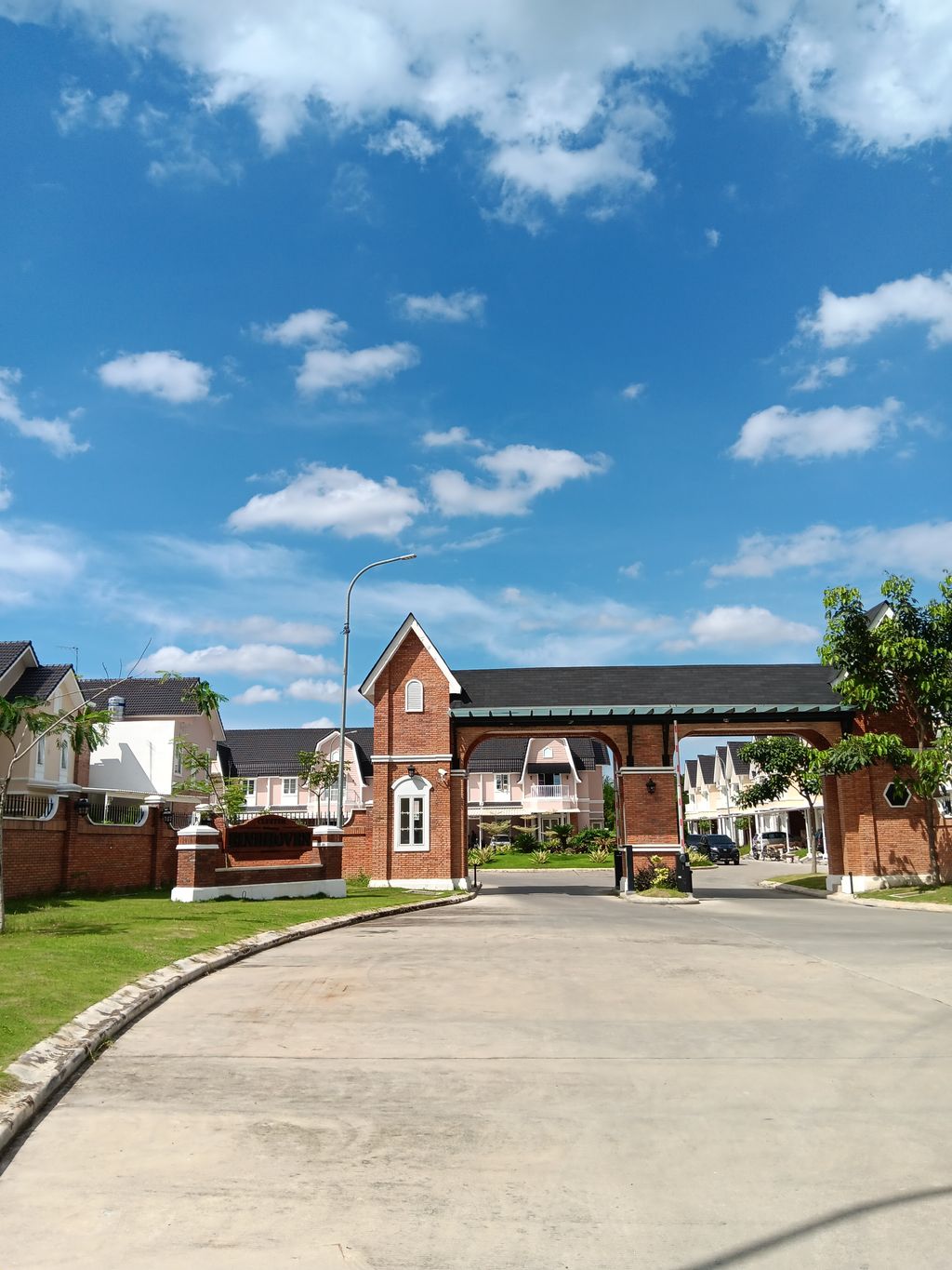 foto gerbang perumahan MERCI CLUSTER HOLLAND