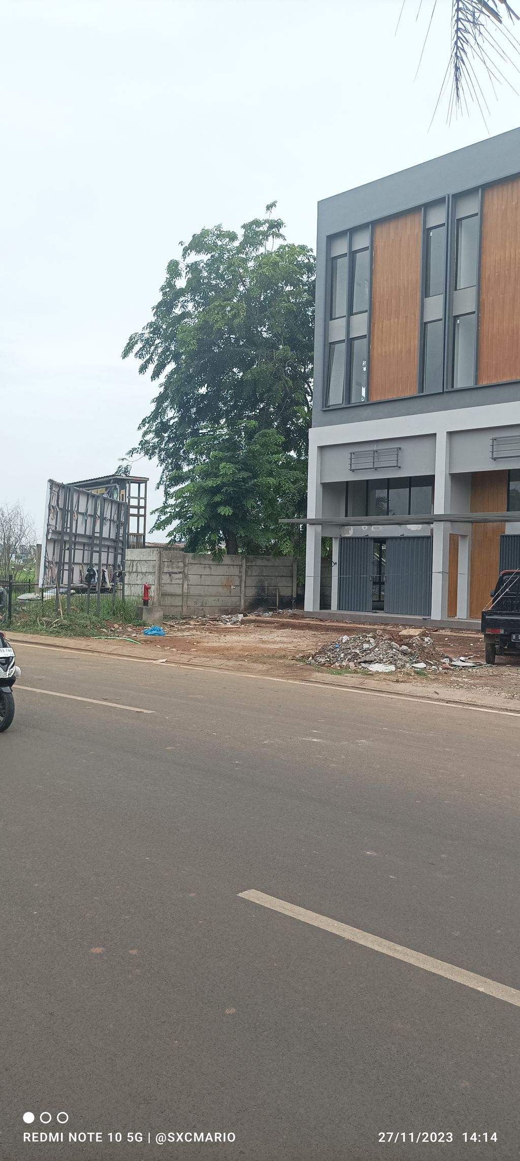 foto gerbang perumahan GRAND WISATA ZONA 3