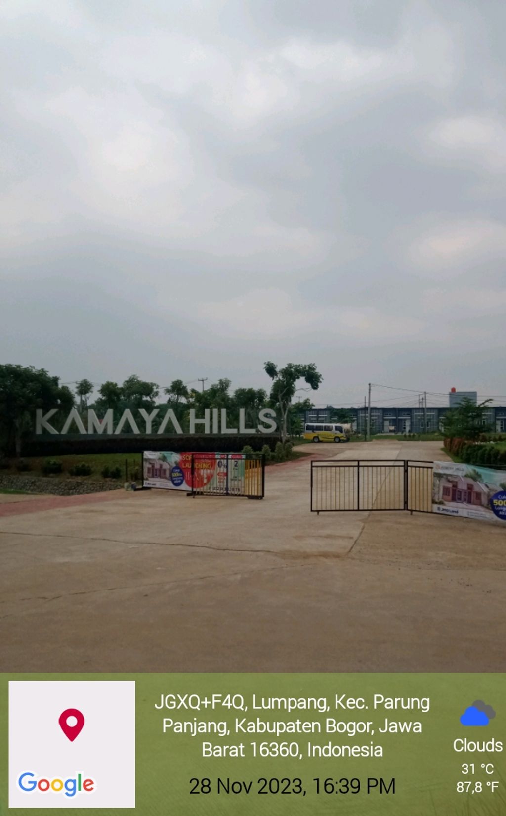 foto gerbang perumahan KAMAYA HILLS
