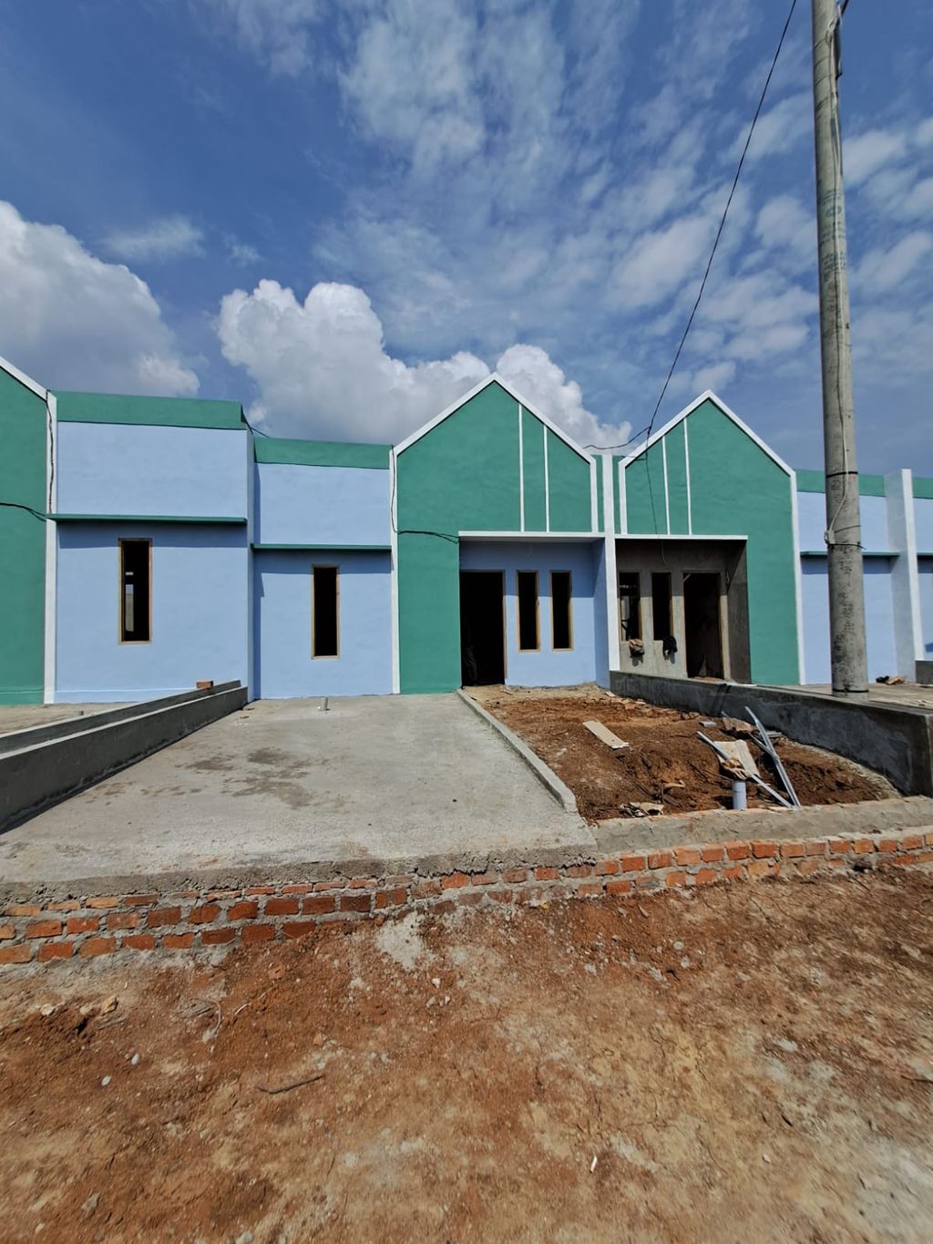 foto tampak rumah tipe Blok D perumahan Perumahan Negeri 62 Land