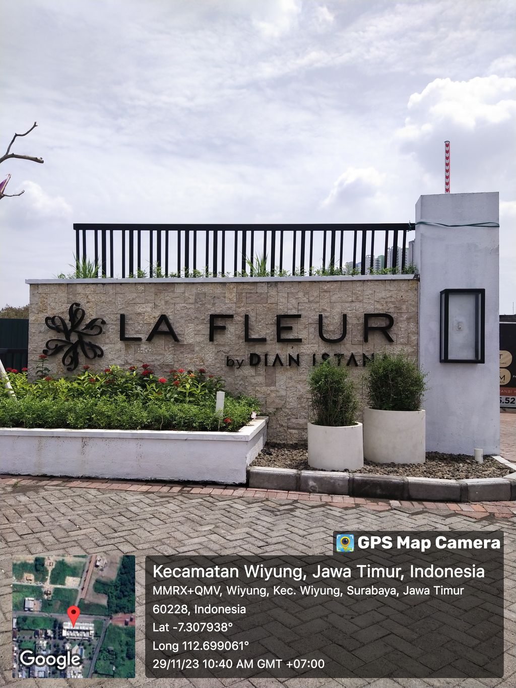 foto gerbang perumahan Dian Istana La Fleur