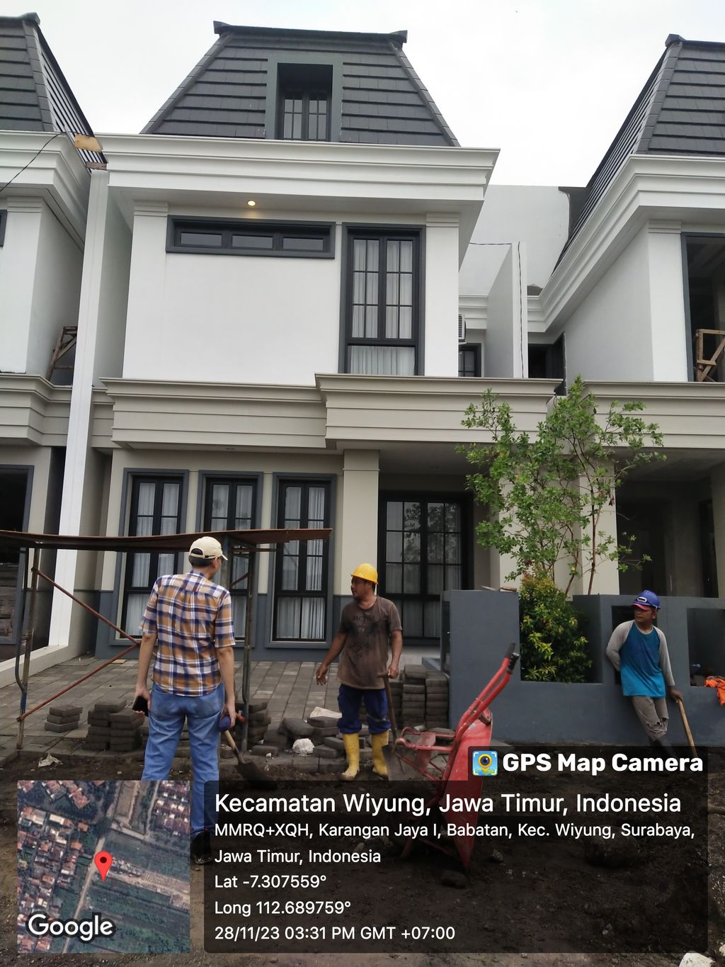 foto contoh rumah perumahan Dian Istana White House