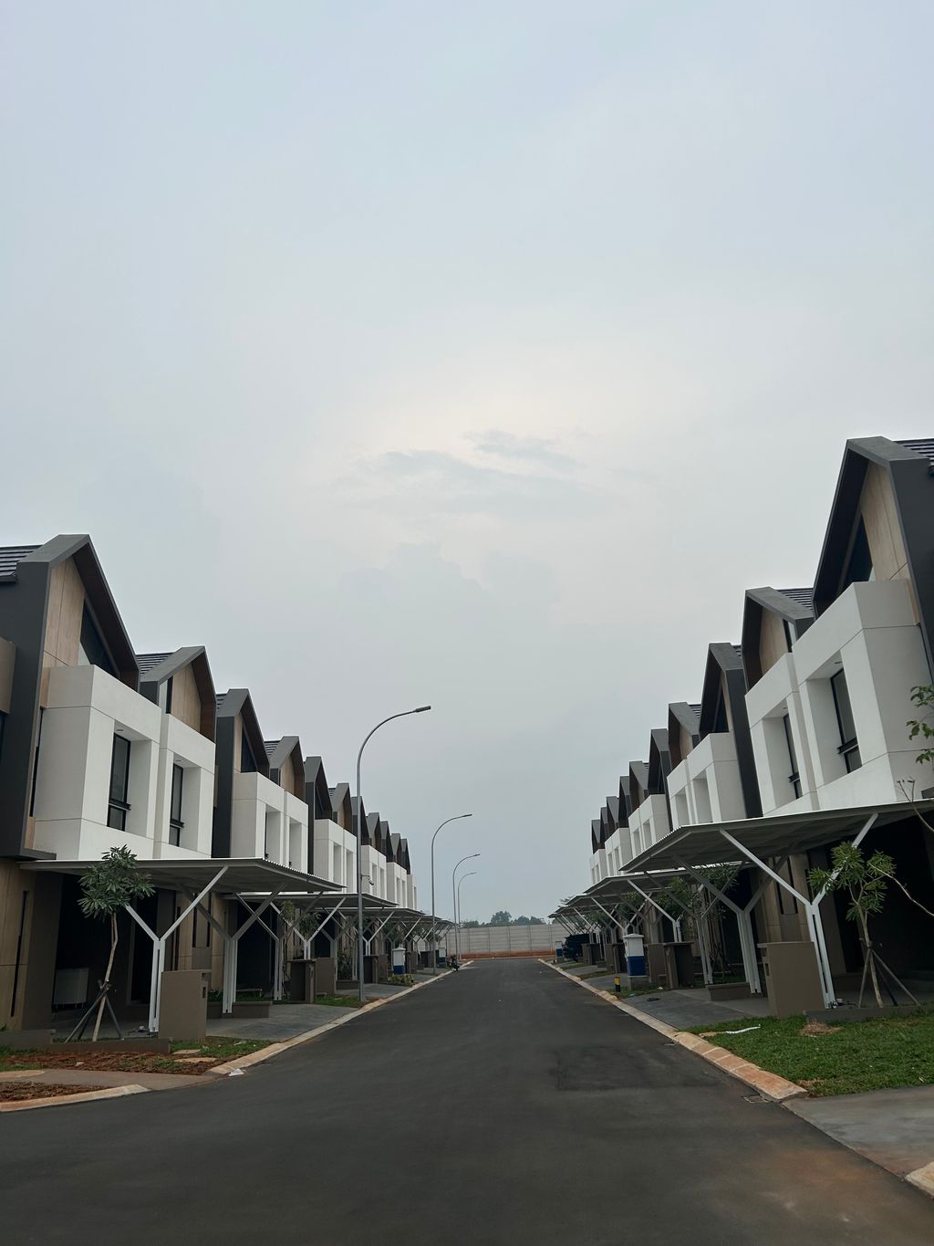 foto posisi tengah perumahan CLUSTER FEDORA PARK, SUVARNA SUTERA