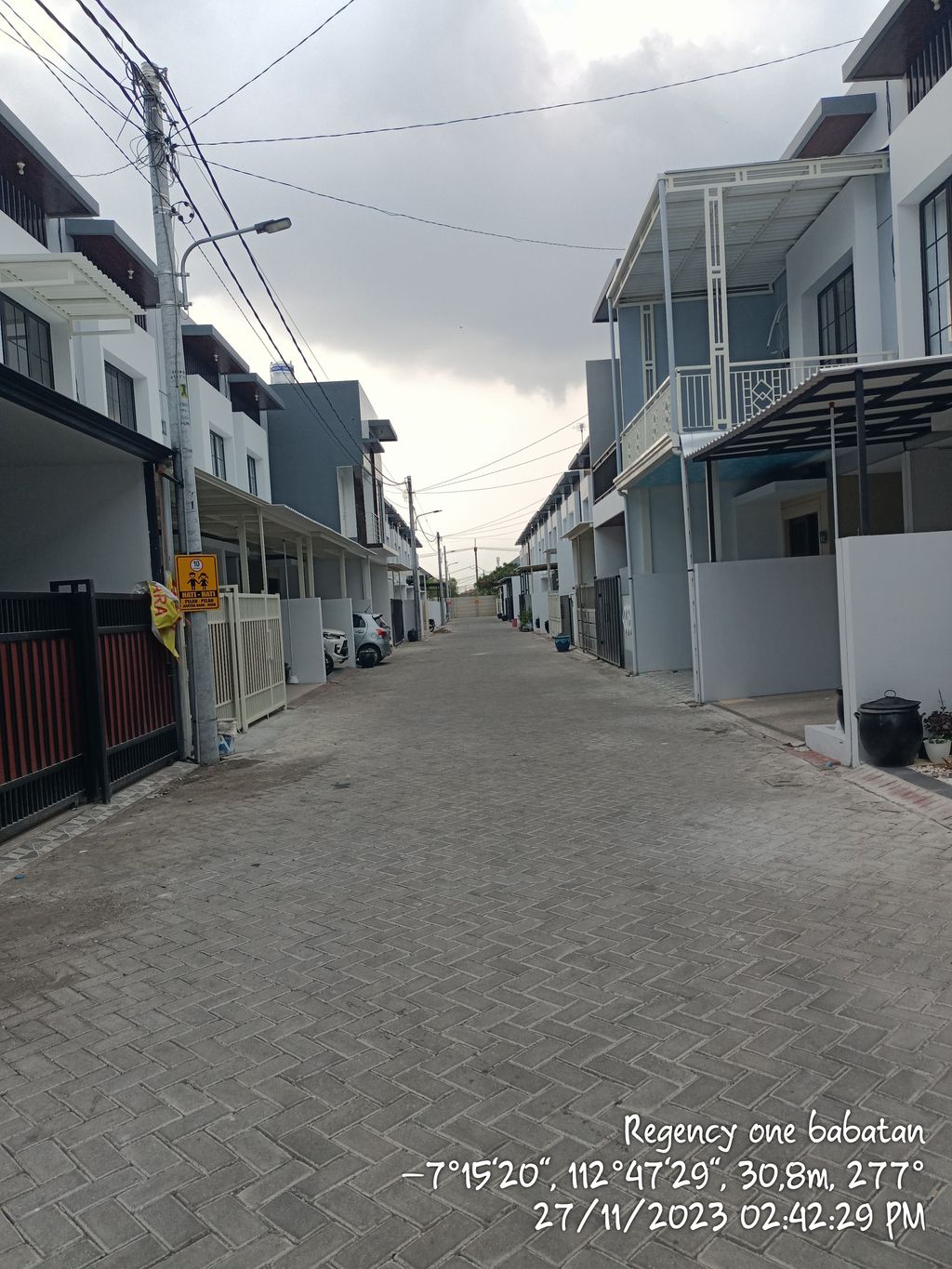foto posisi tengah perumahan Regency One Babatan