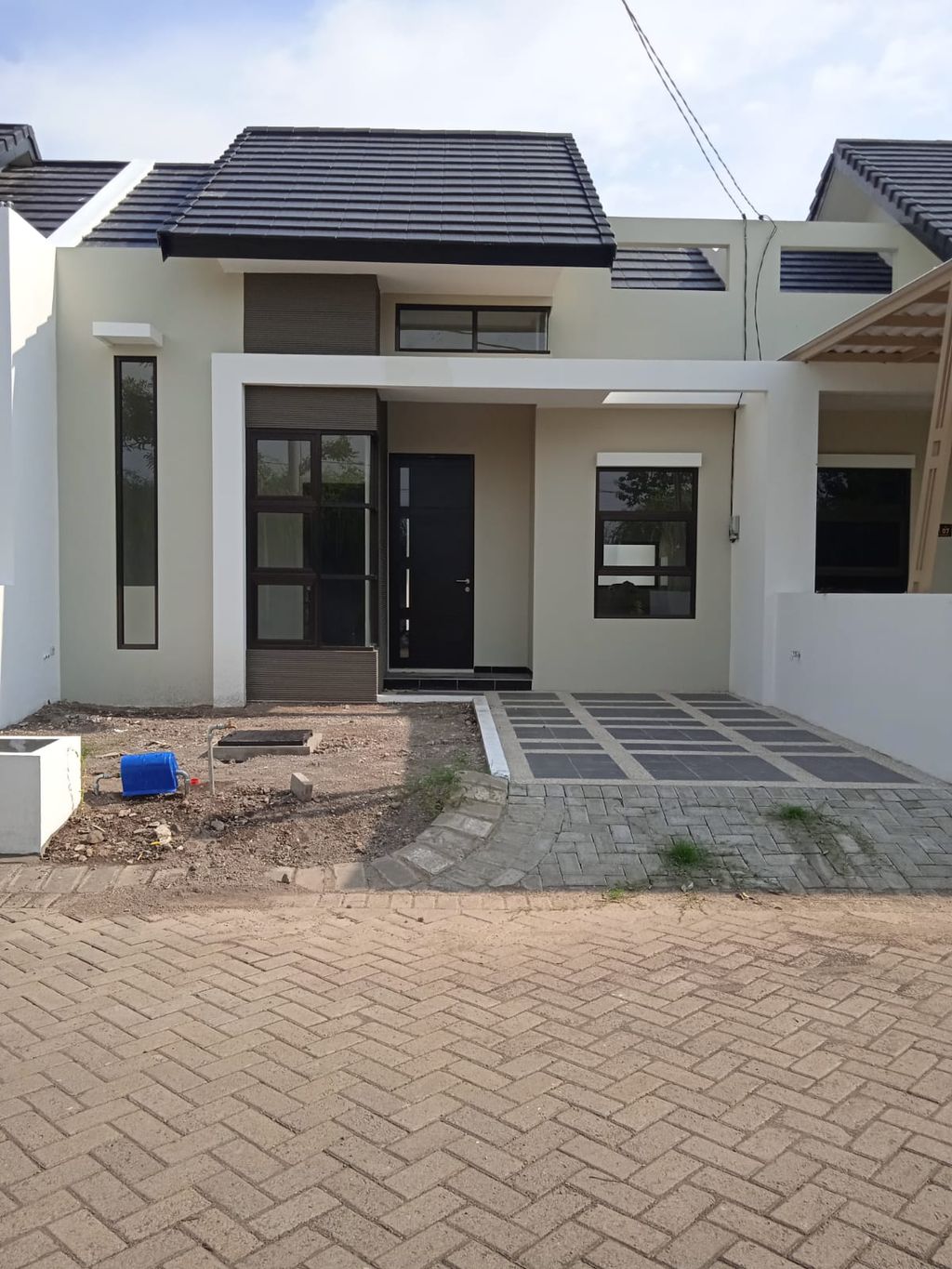 foto tampak rumah tipe ADELAIDE perumahan Florencia Regency