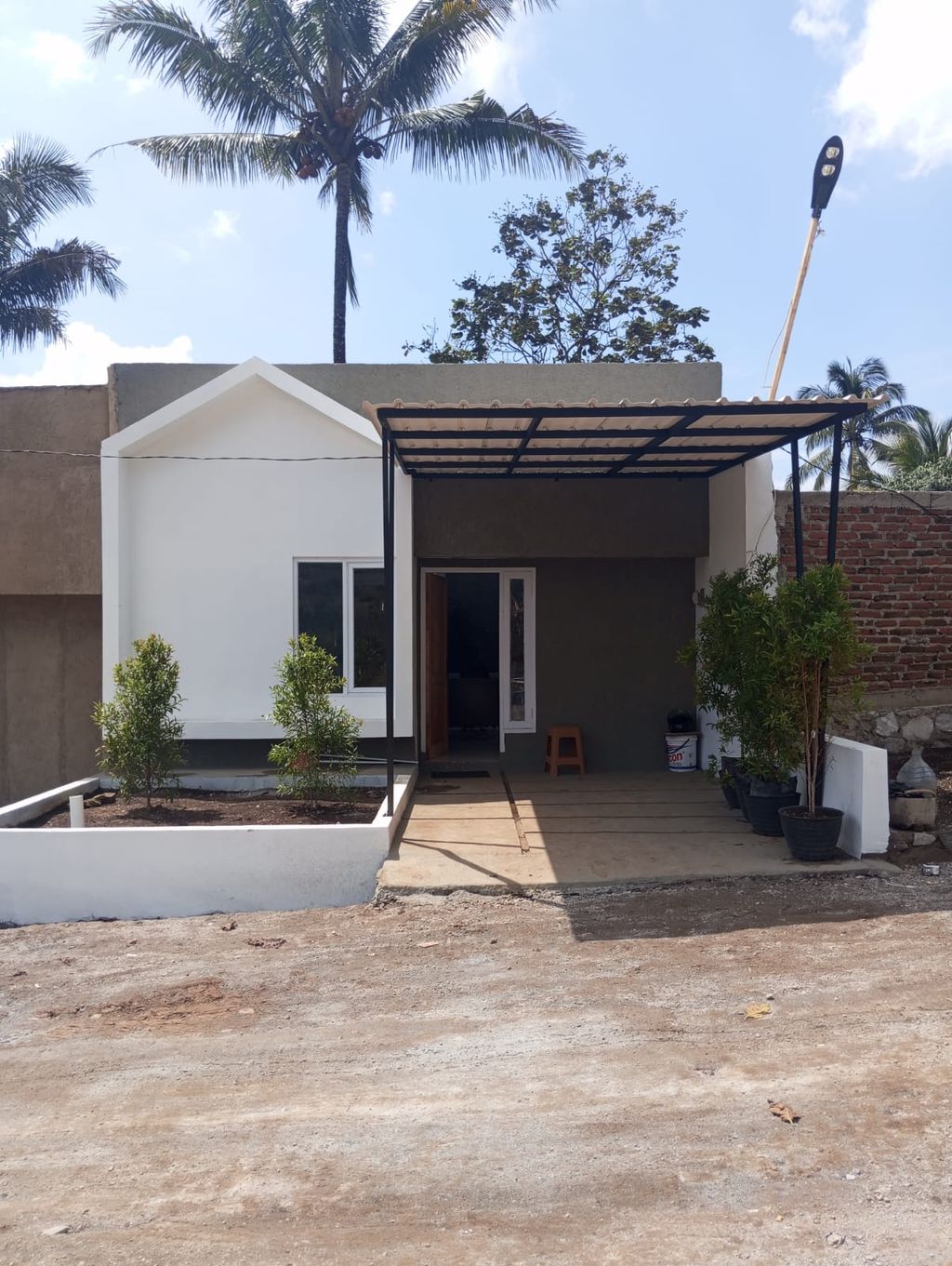 foto tampak rumah tipe 32/60 perumahan OTISTA VILLAGE