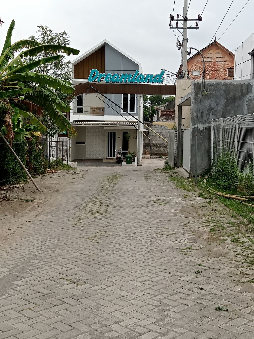 foto gerbang perumahan DREAMLAND PESANTREN