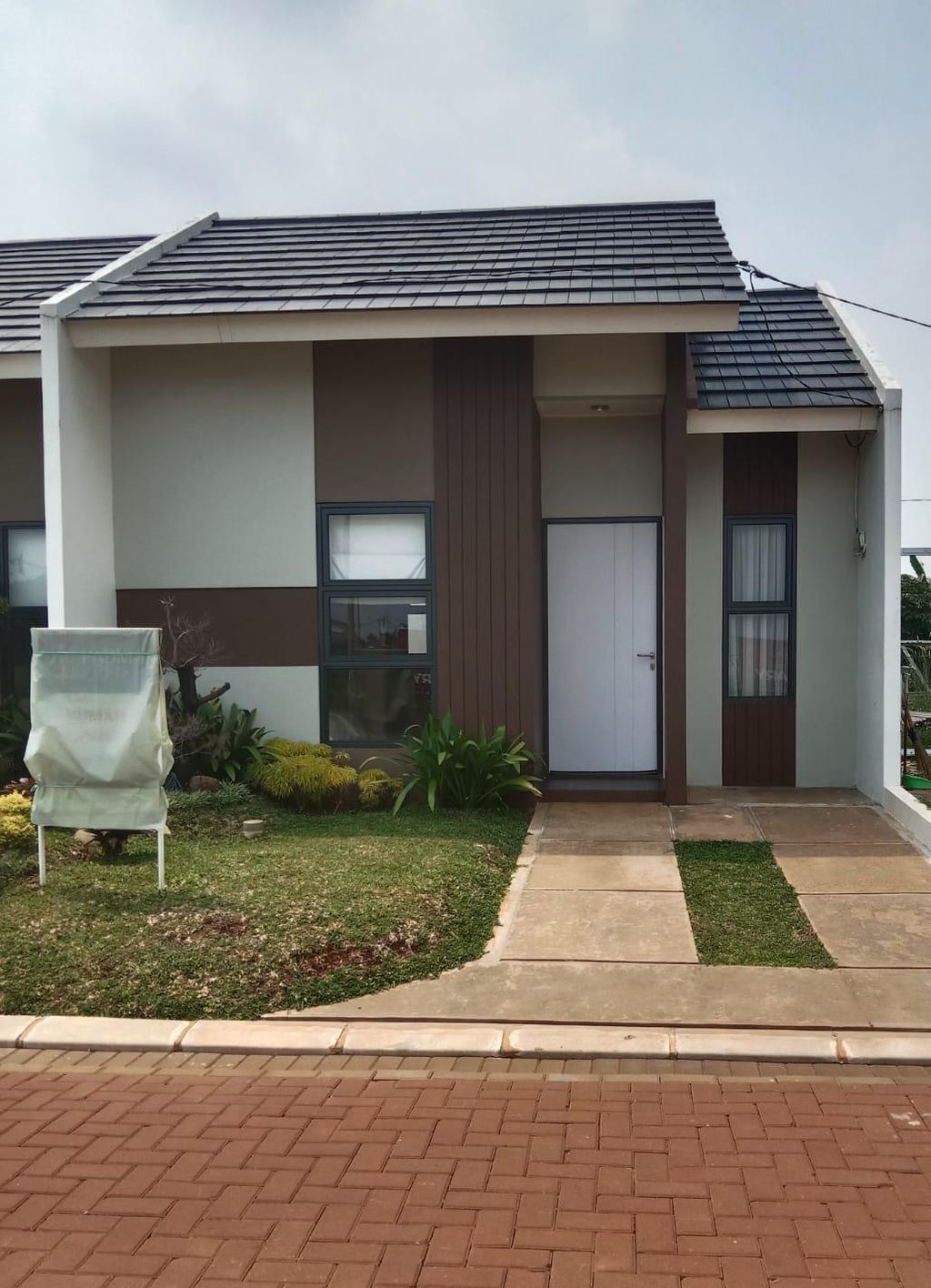 foto tampak rumah tipe 45/72 perumahan Padma Hills