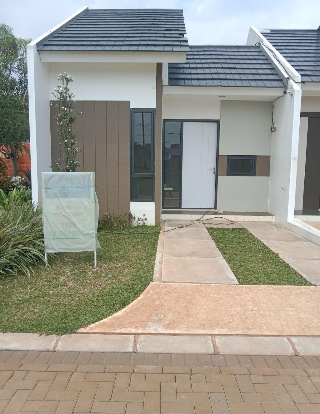 foto tampak rumah tipe 29/60 perumahan Padma Hills