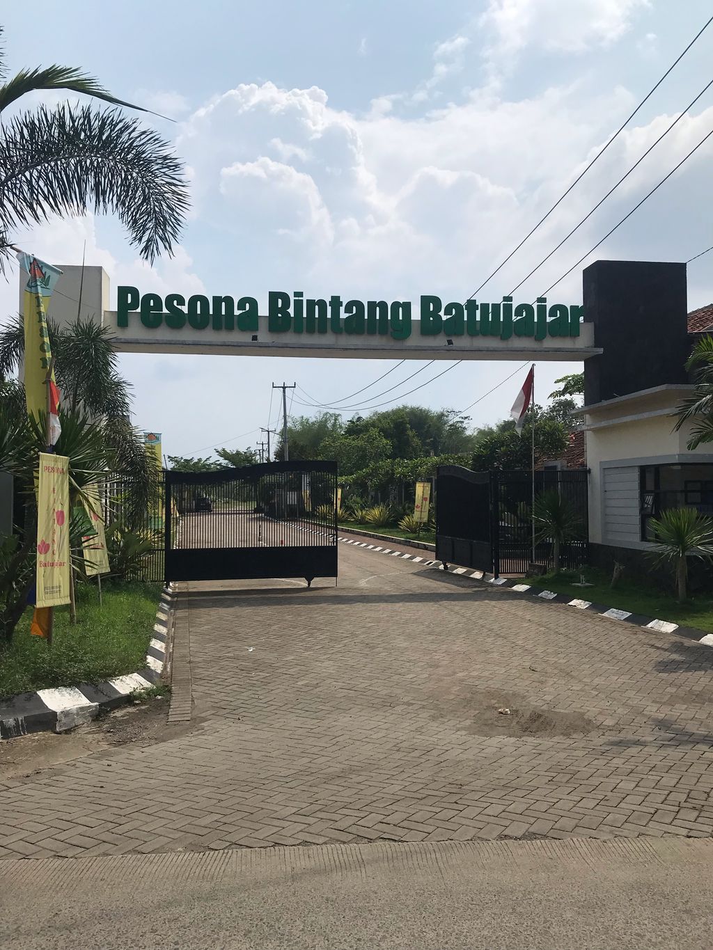 foto gerbang perumahan Pesona Bintang Batujajar
