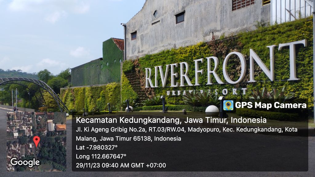 foto gerbang perumahan RIVERFRONT URBAN RESORT