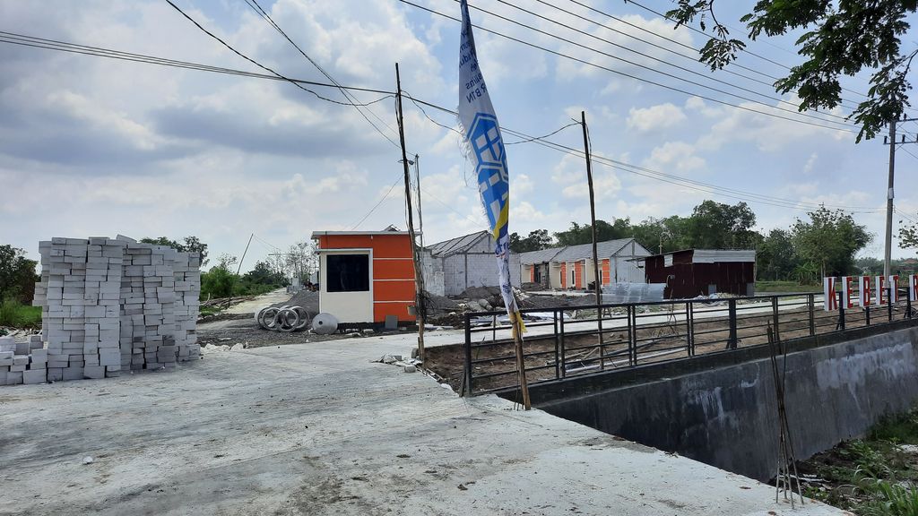 foto gerbang perumahan KEBET RESIDENCE