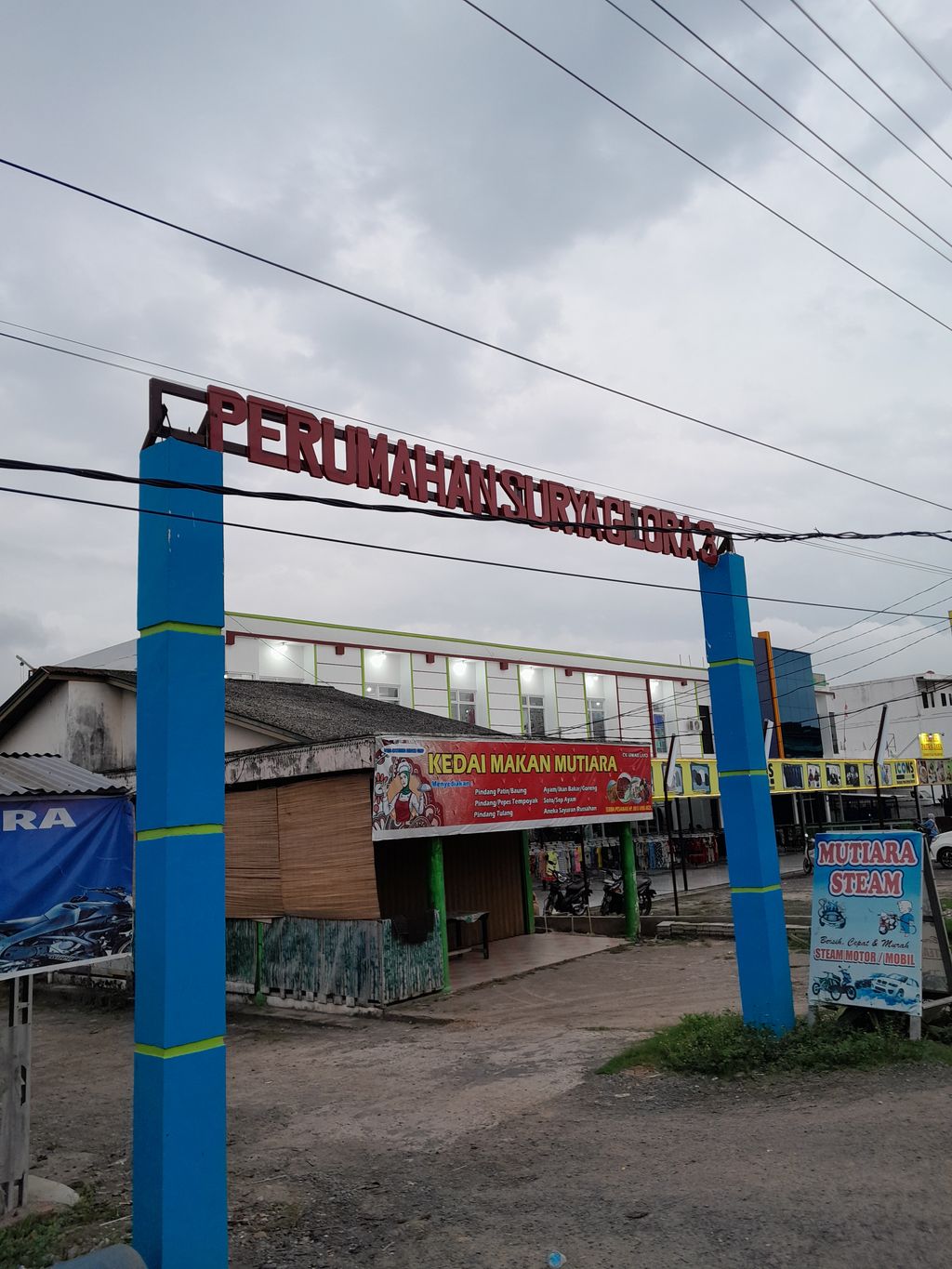 foto gerbang perumahan PERUMAHAN SURYA GELORA 3