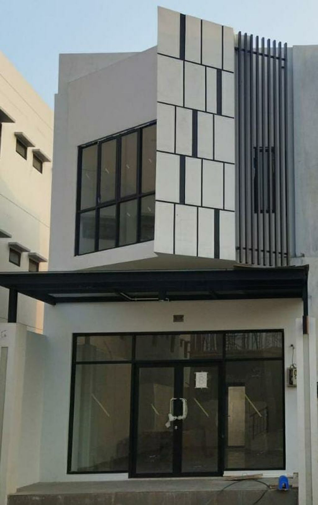 foto tampak rumah tipe T7 perumahan Kota Modern - The Golf Boulevard