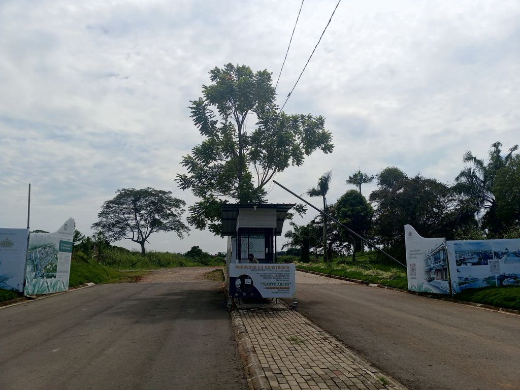 foto gerbang perumahan THE GRANDIS