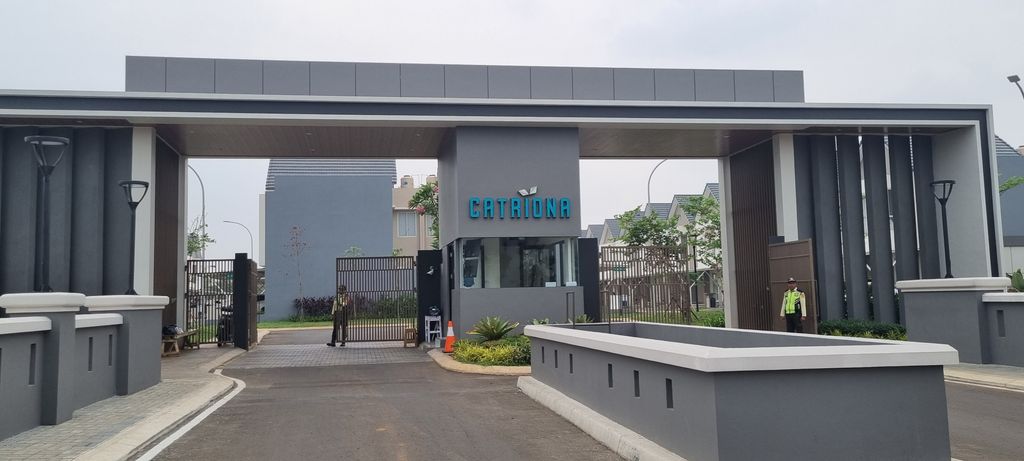 foto gerbang perumahan CLUSTER CATRIONA, SUVARNA SUTERA