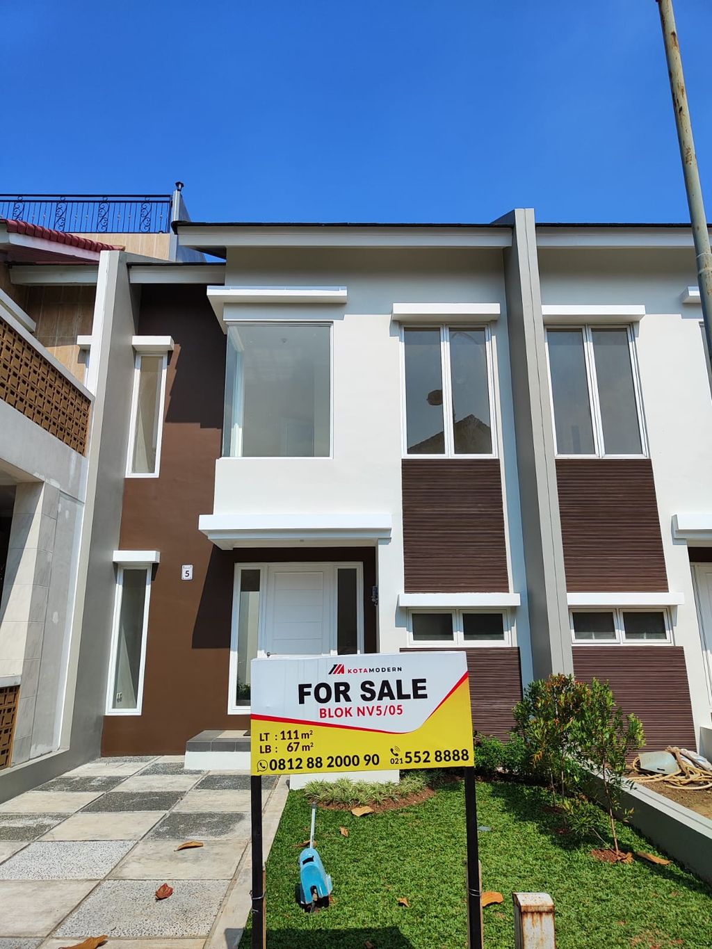 foto tampak rumah tipe Avila L6 (111/67) perumahan KOTA MODERN - NAVARRA