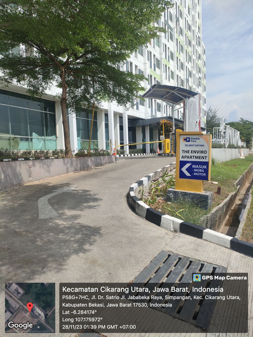 foto gerbang perumahan ENVIRO
