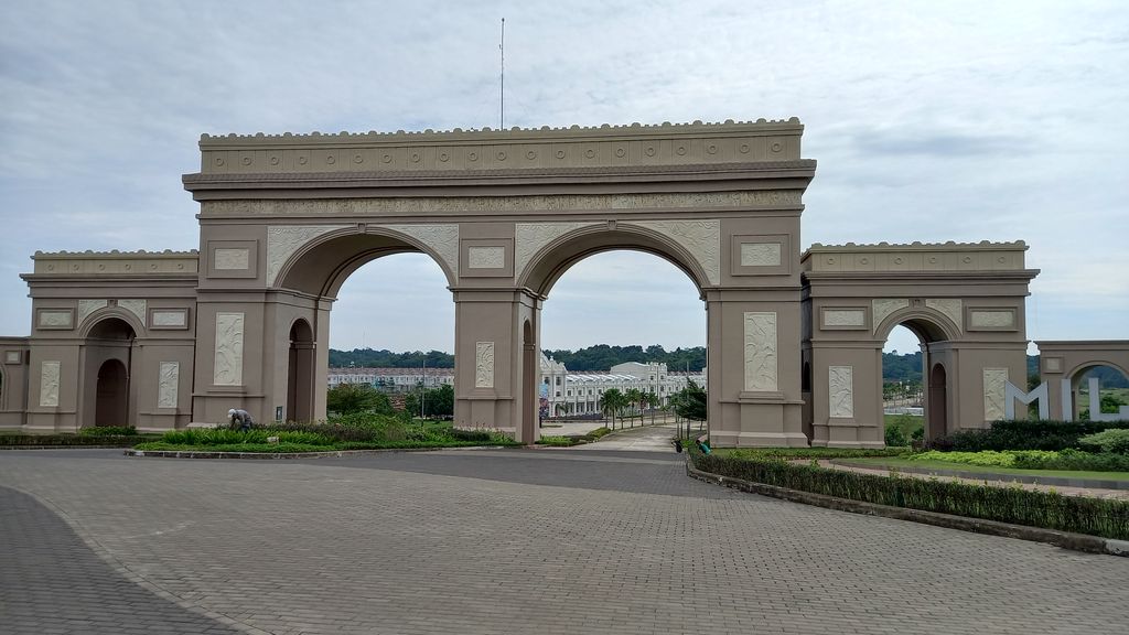 foto gerbang perumahan MILLENNIUM CITY TAHAP II