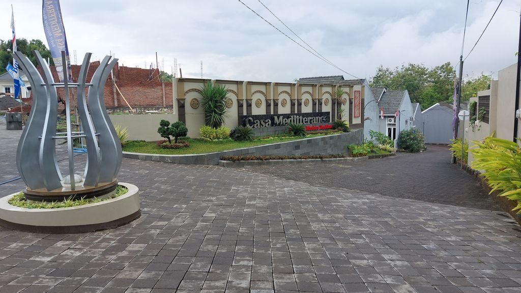 foto gerbang perumahan CASA MEDITERRANEA - BUKIT MUTIARA RESIDENCE