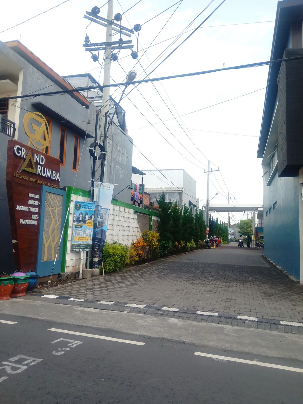 foto gerbang perumahan Grand Arumba Cluster Daisy