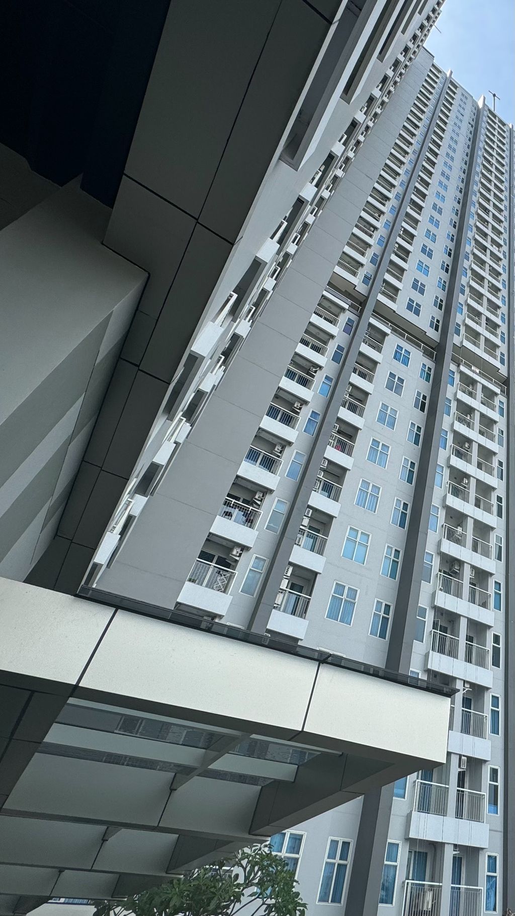 foto gerbang perumahan TOWER BELLA, EAST COAST MANSION