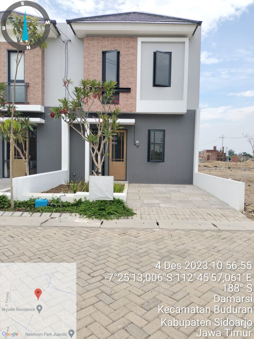 foto tampak rumah tipe FRANCIS perumahan SKYVILLE RESIDENCE