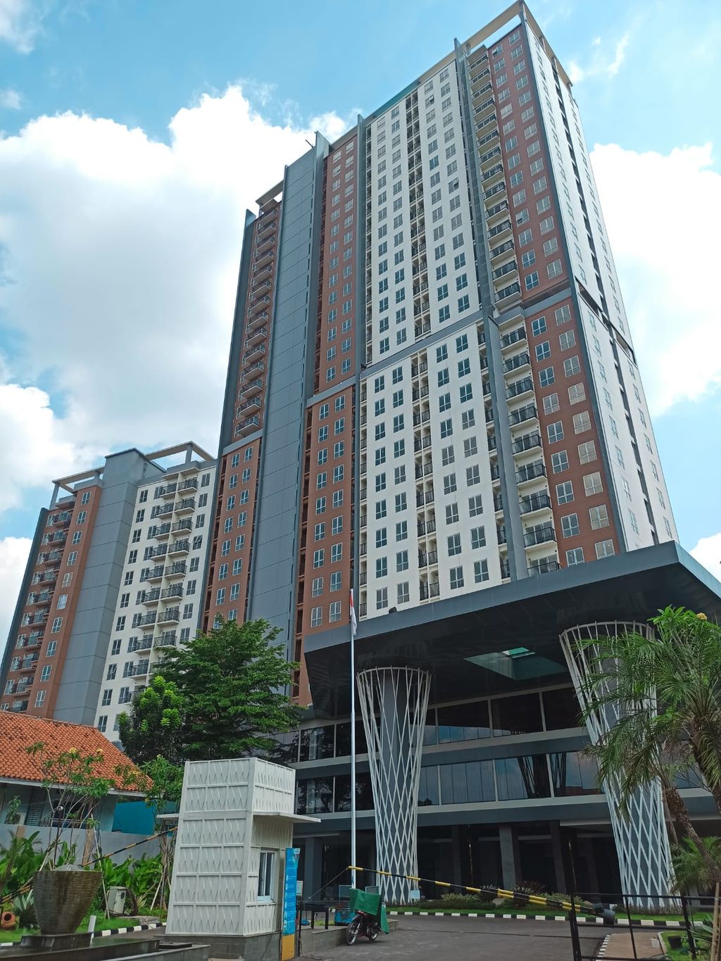 foto gerbang perumahan Tamansari Bintaro Mansion Apartment