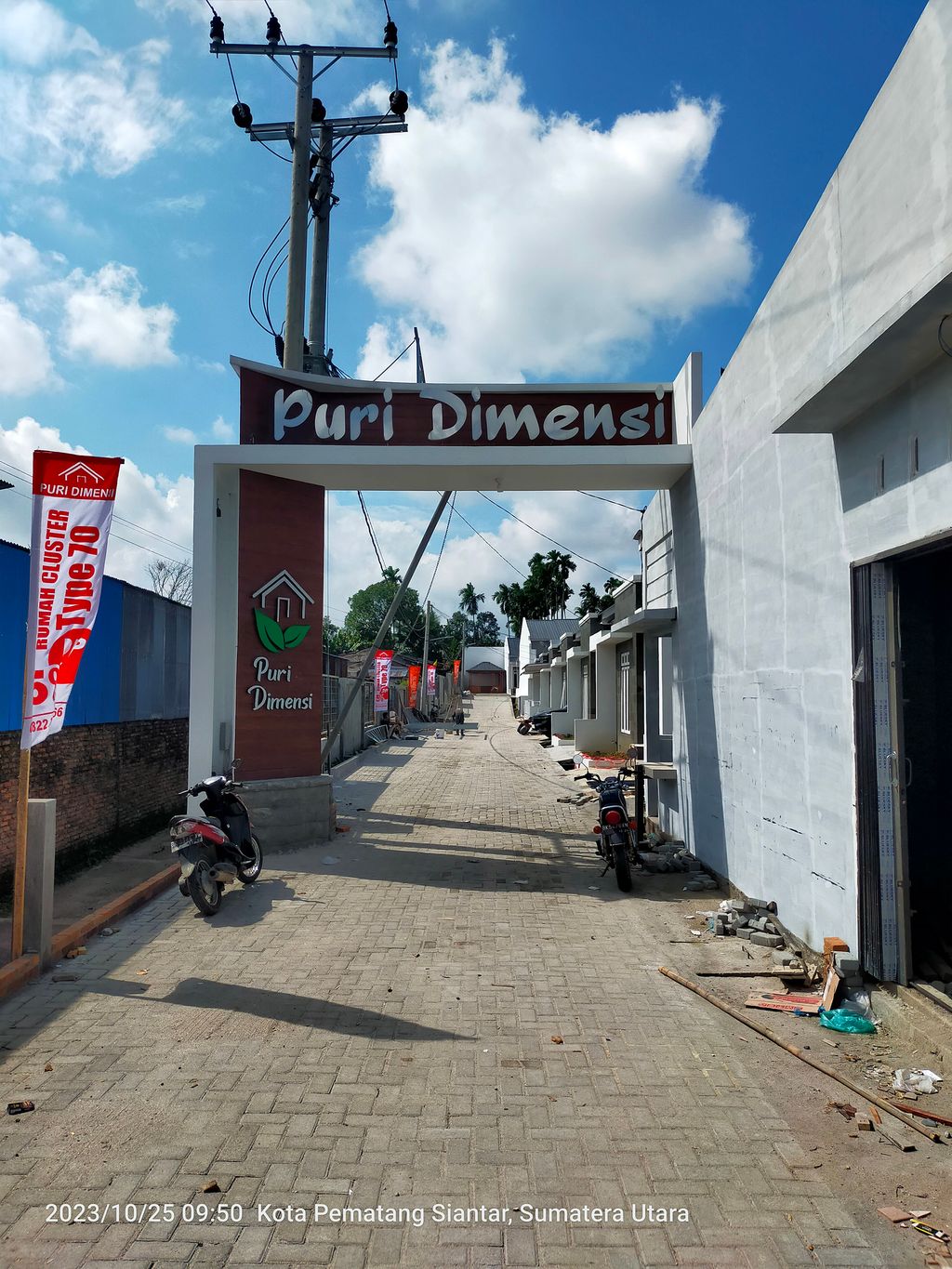 foto gerbang perumahan Puri Dimensi