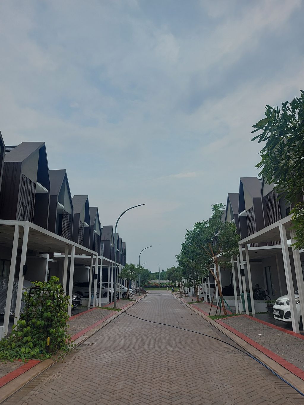 foto posisi tengah perumahan GRAHA RAYA MELIA HYRA