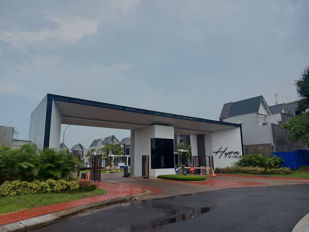 foto gerbang perumahan GRAHA RAYA MELIA HYRA