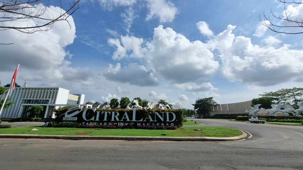 foto gerbang perumahan CitraLand Tallasa City