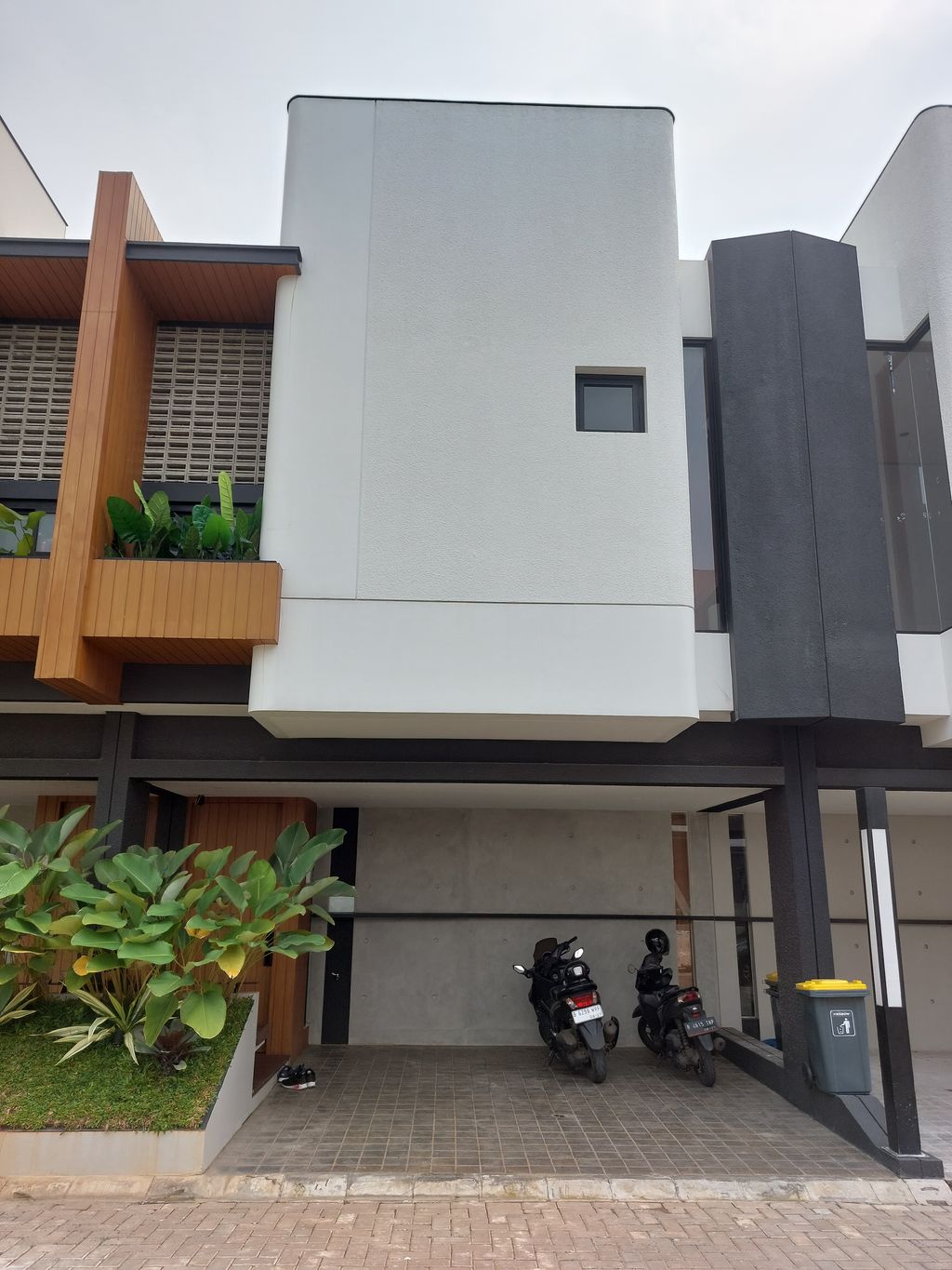 foto contoh rumah perumahan Favoury House