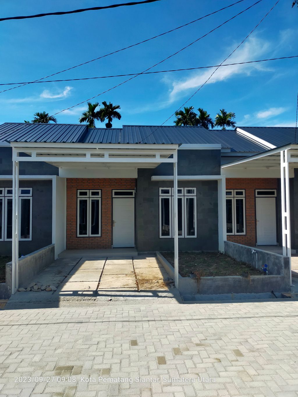 foto tampak rumah tipe Mawar perumahan Puri Dimensi