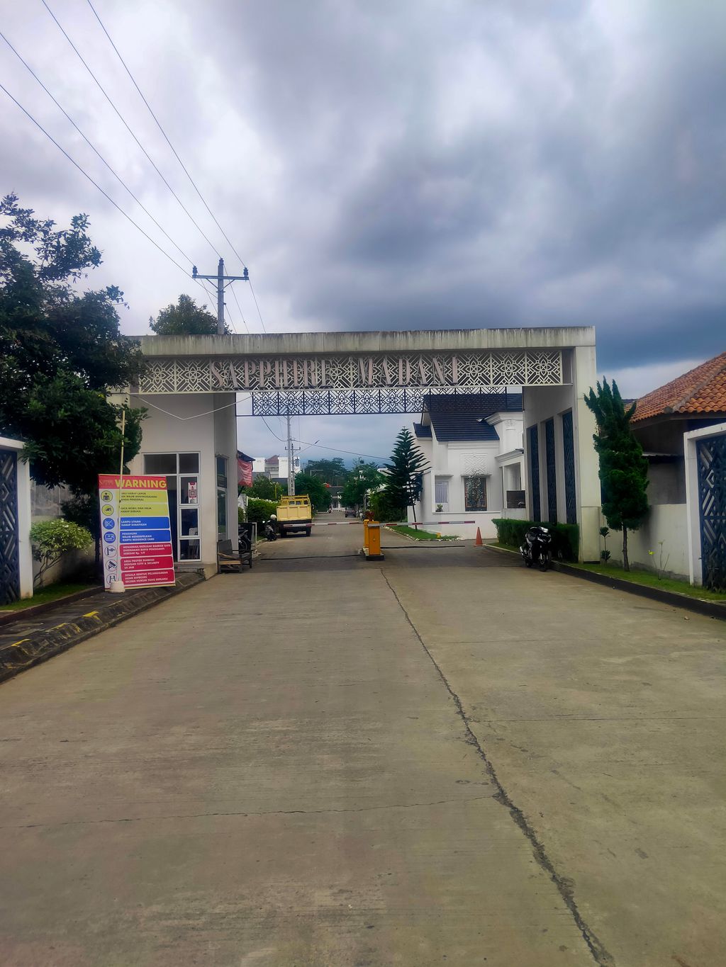foto gerbang perumahan SAPPHIRE MADANI 2
