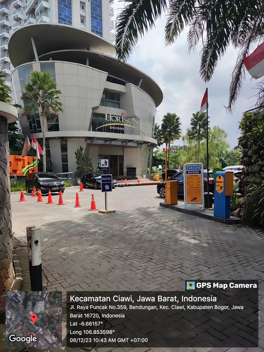 foto gerbang perumahan BHUVANA
