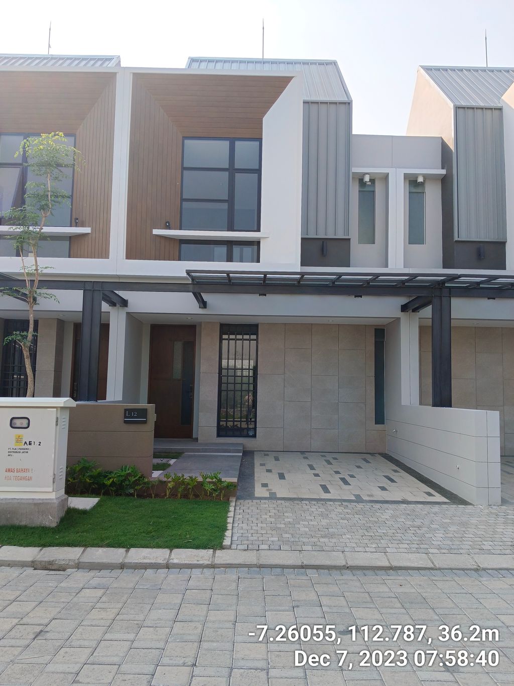 foto contoh rumah perumahan Akeno