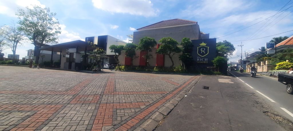 foto gerbang perumahan THE RICH SASANDO